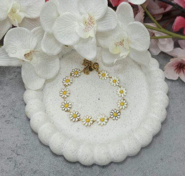 WHITE DAISY BRACELET