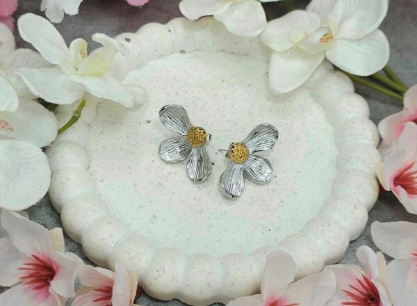 HALF DAISY EARRINGS