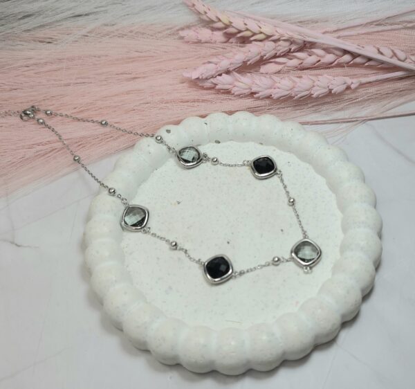 SINTHIA NECKLACE